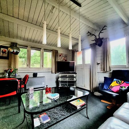 Chalet Op Een Rustig Park In De Natuur พุทเทิน ภายนอก รูปภาพ