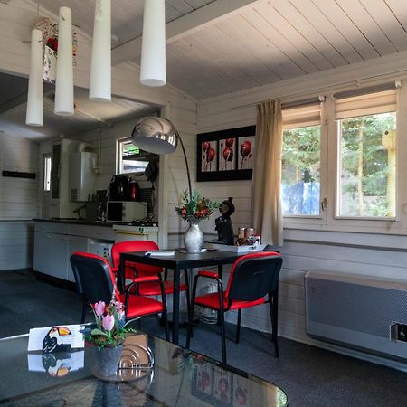 Chalet Op Een Rustig Park In De Natuur พุทเทิน ภายนอก รูปภาพ