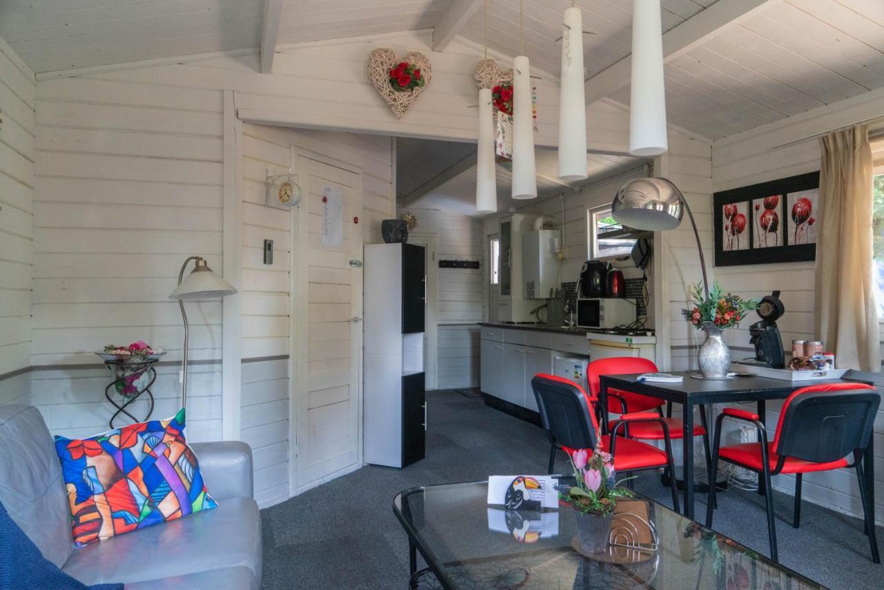 Chalet Op Een Rustig Park In De Natuur พุทเทิน ภายนอก รูปภาพ
