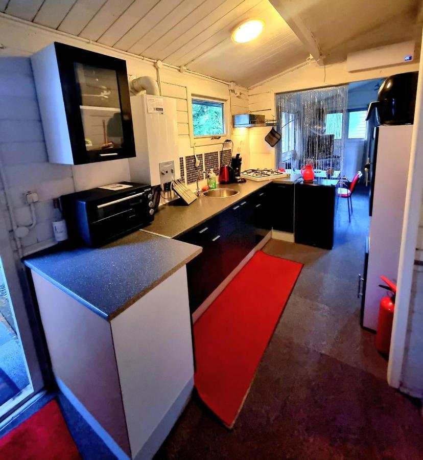 Chalet Op Een Rustig Park In De Natuur พุทเทิน ภายนอก รูปภาพ
