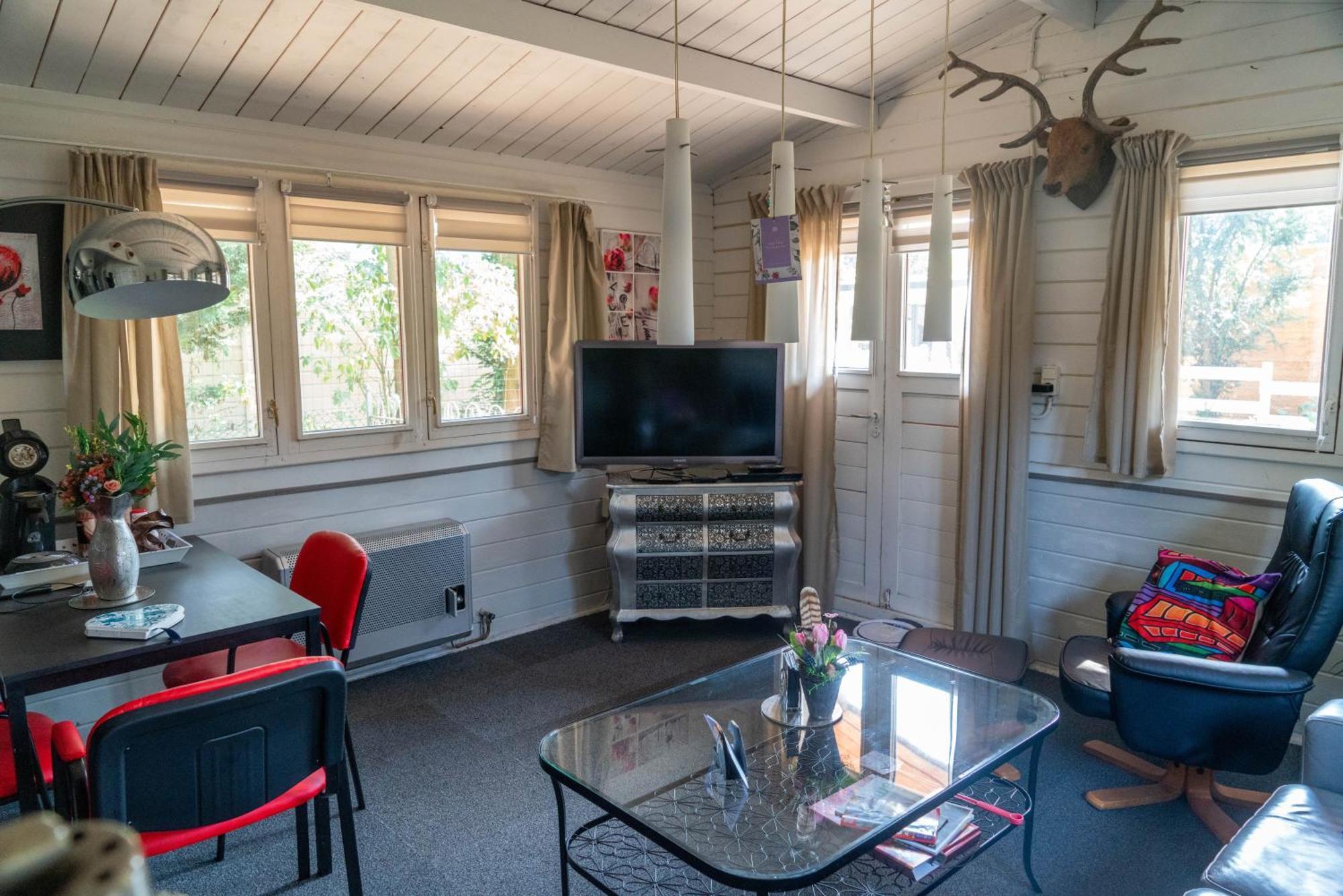 Chalet Op Een Rustig Park In De Natuur พุทเทิน ภายนอก รูปภาพ